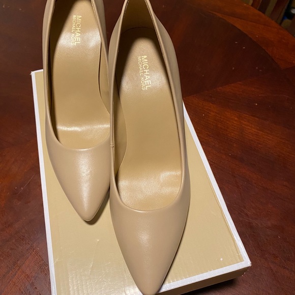 Michael Kors Pump size 7 - Picture 4 of 6